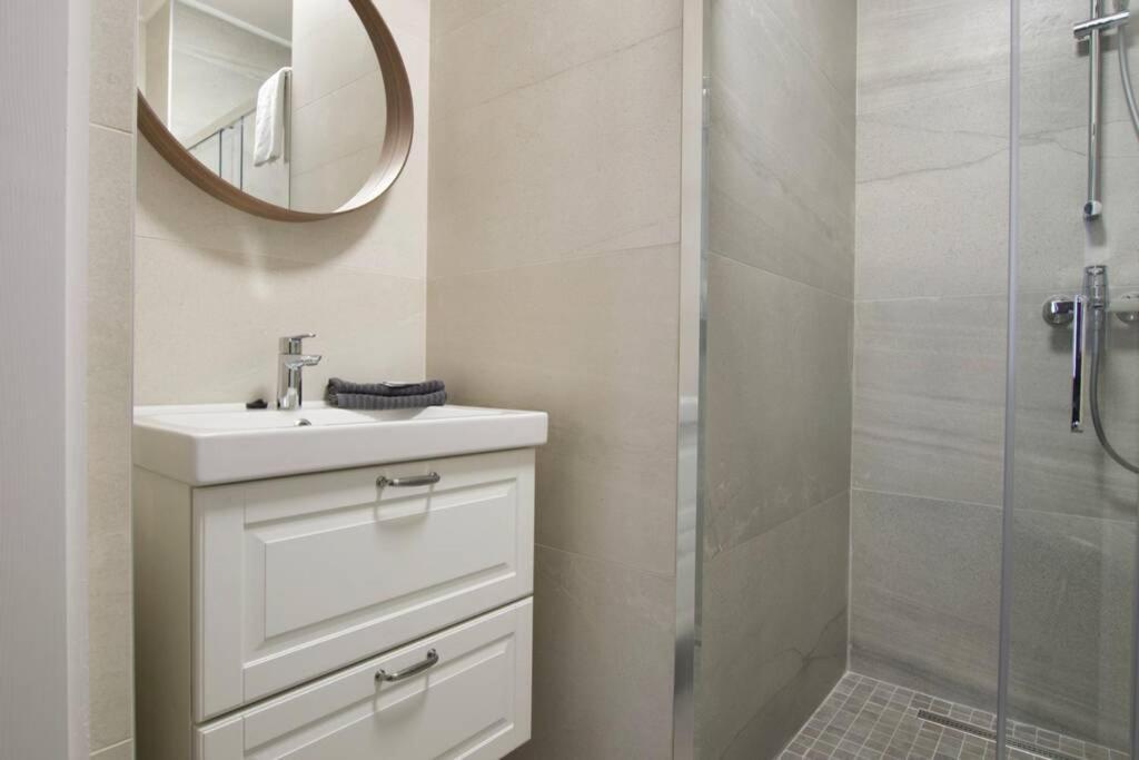 Premium Apartment By Hi5-Vaci Str. 3 Bedroom Budapest Bagian luar foto