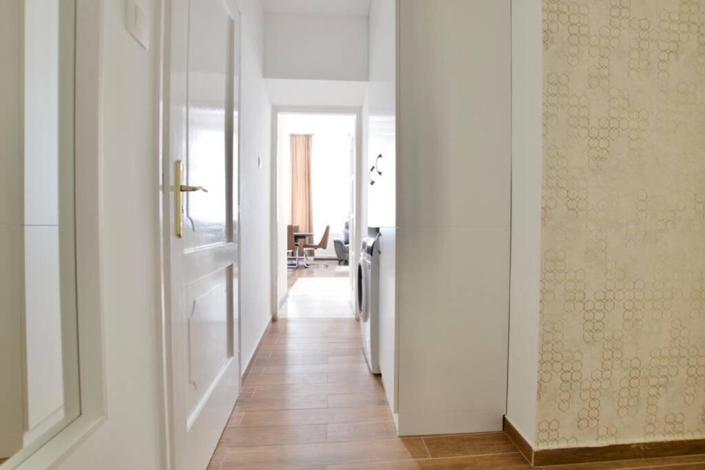 Premium Apartment By Hi5-Vaci Str. 3 Bedroom Budapest Bagian luar foto